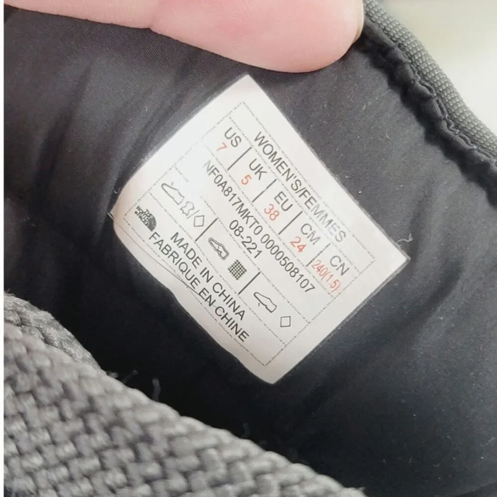 The North Face Halseigh Thermoball Lace Up Waterproof Boot in Black, sz 7